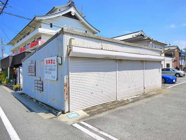 登シャッター倉庫の外観|外観もきれいです