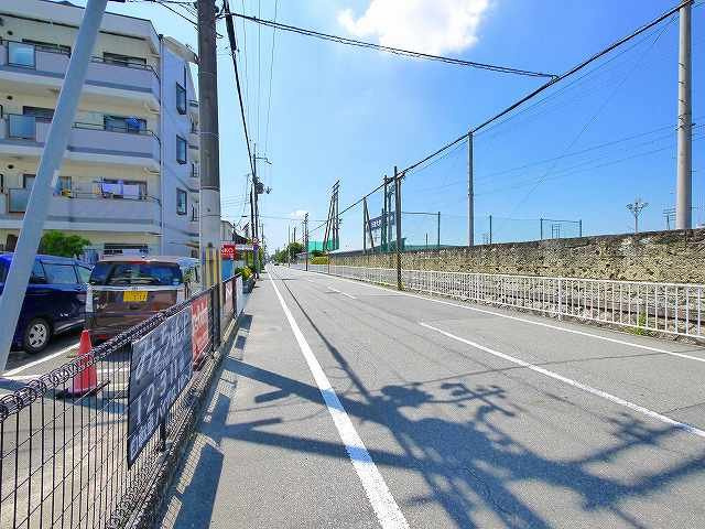登シャッター倉庫の周辺