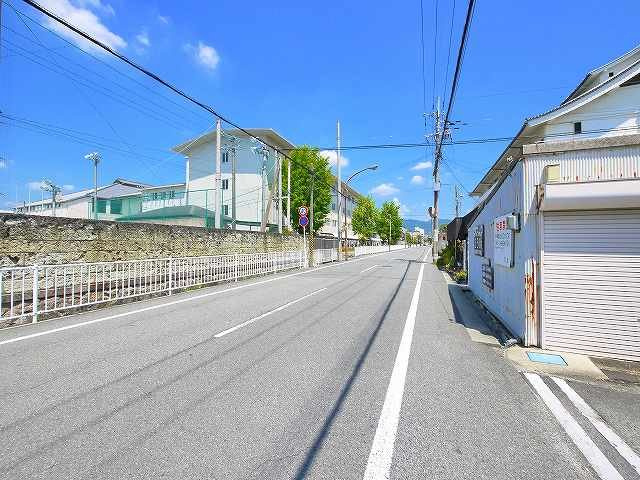 登シャッター倉庫の周辺