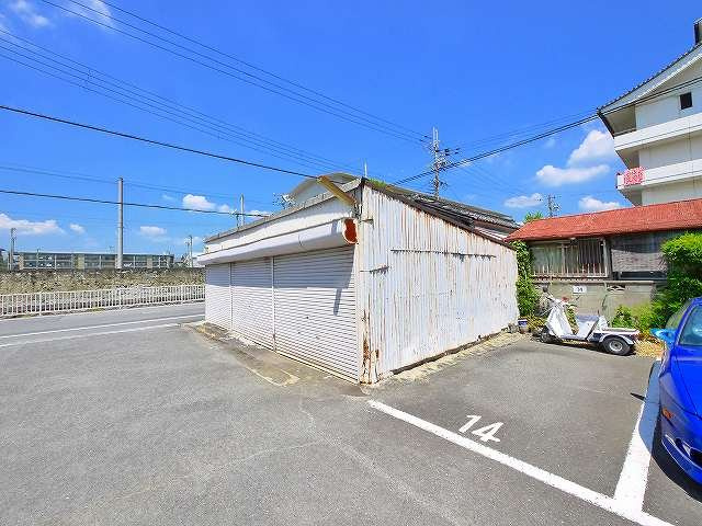 登シャッター倉庫の外観