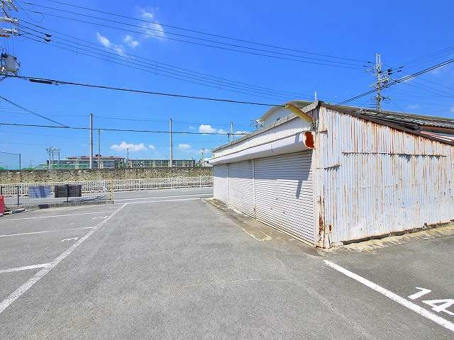 登シャッター倉庫の外観