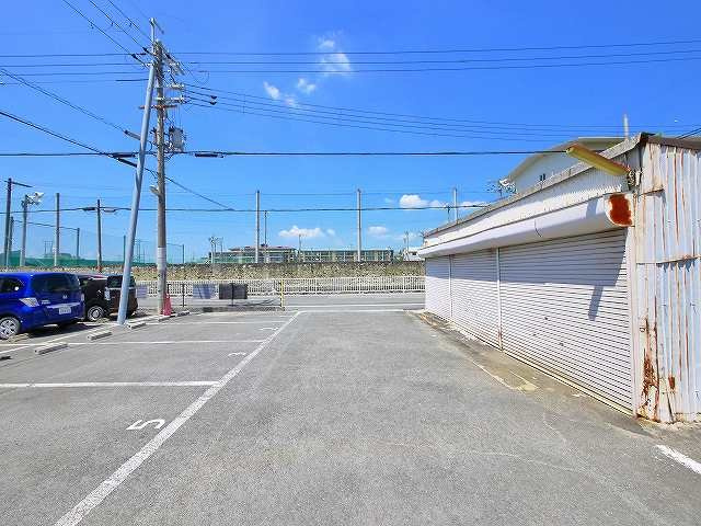 登シャッター倉庫の外観