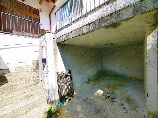 西登美ヶ丘戸建の駐車場|駐車場があるので、車を買う予定の方も安心です