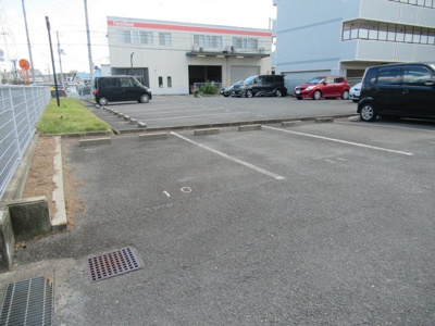 【駐車場】 | クレージュ（長田賃貸） | 車をお持ちの方に嬉しい駐車場付きの物件です