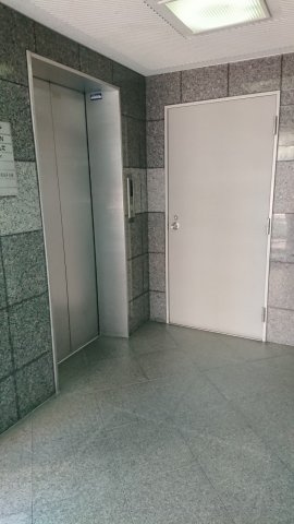 アーベイン渋谷ビルのエントランス