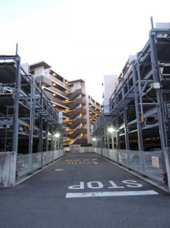 【駐車場】