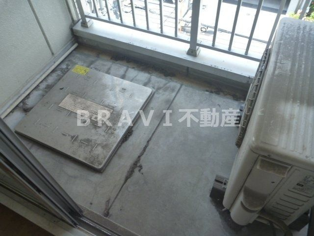 ベルシモンズ谷町　BRAVI不動産のバルコニー|【ベルシモンズ谷町】陽当たり良好なバルコニーです