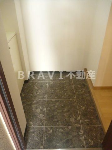 ベルシモンズ谷町　BRAVI不動産の玄関|【ベルシモンズ谷町】シンプルで使いやすい玄関です