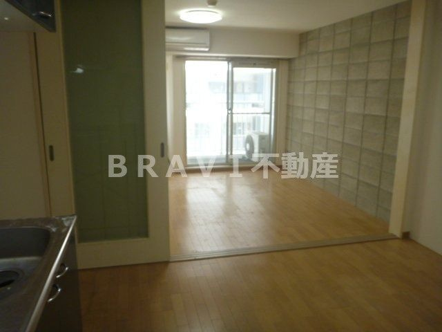 ベルシモンズ谷町　BRAVI不動産の居間・リビング|【ベルシモンズ谷町】こちらの居間で趣味の時間をお楽しみください