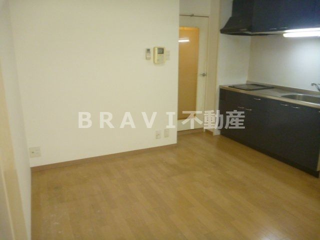 ベルシモンズ谷町　BRAVI不動産の居間・リビング|【ベルシモンズ谷町】ゆったりとしたリビングです