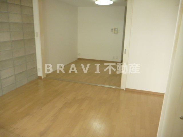 ベルシモンズ谷町　BRAVI不動産の洋室|【ベルシモンズ谷町】落ち着いた色調の寝室です
