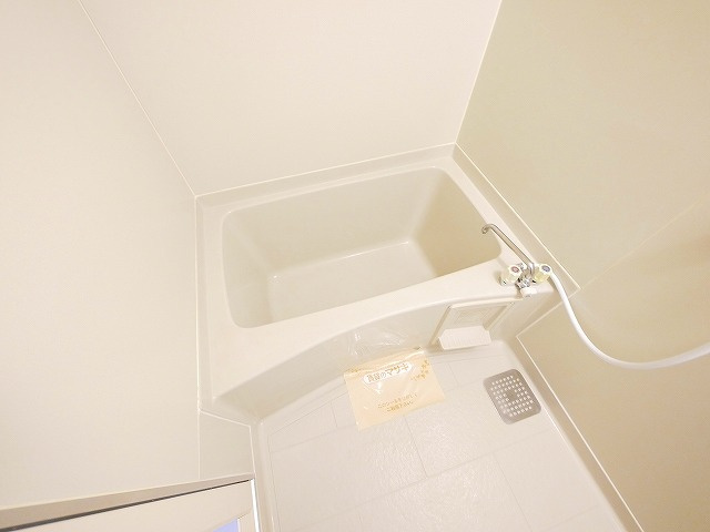 ハイツリバティ東九条の浴室|きれいなお風呂です