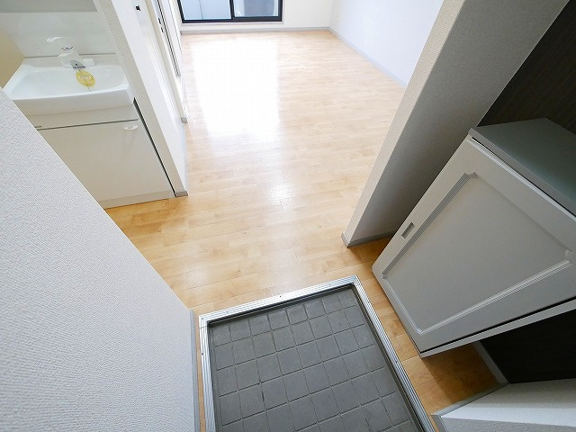 ハイツリバティ東九条の玄関|ゆったりとした玄関です