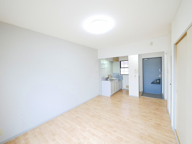 ハイツリバティ東九条の居間・リビング|使いやすい居間です