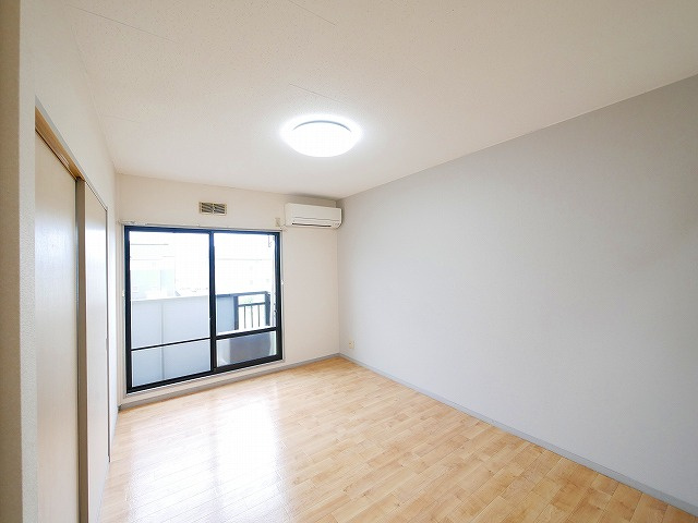 ハイツリバティ東九条の居間・リビング|ゆったり過ごせる居間です