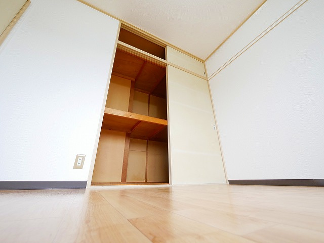 ハイツリバティ東九条の収納|たっぷりとした収納スペースです