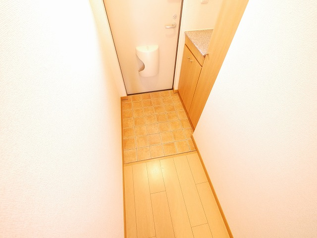 アルトピアーノの玄関|落ち着いた色調の洋室です