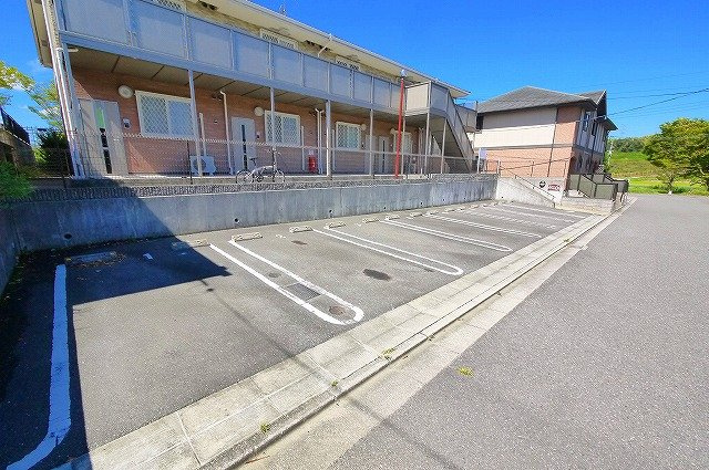 アルトピアーノの駐車場|車をお持ちの方に嬉しい駐車場付きの物件です