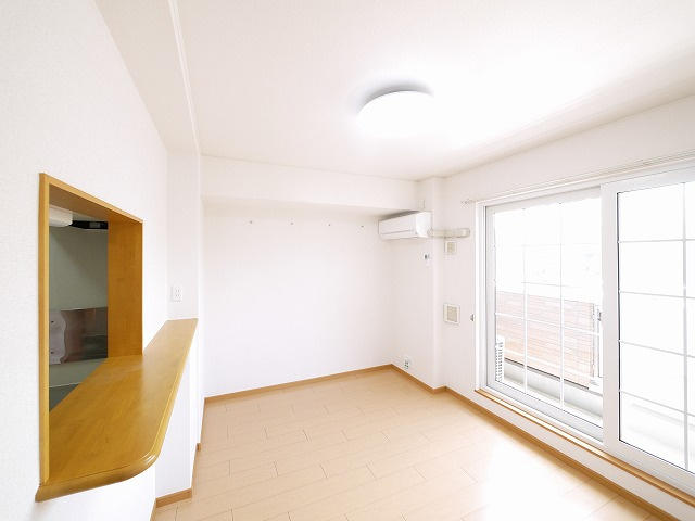 アルトピアーノの居間・リビング|浴室乾燥機など設備充実です