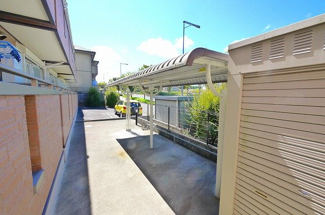 アルトピアーノのその他共用部分|屋根付きの駐輪場です