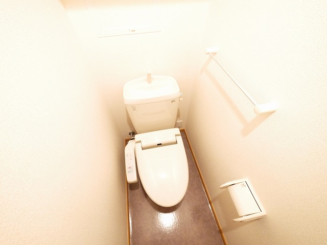 アルトピアーノのトイレ|キッチン上部収納です