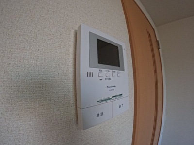 【セキュリティ】 | リビングタウン中津 | 来客者の確認ができるモニター付きインターホンです