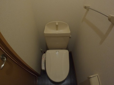 【トイレ】 | リビングタウン中津 | 温水洗浄便座付きのトイレです