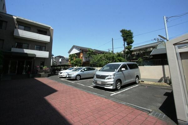 パレッジ新小岩の駐車場
