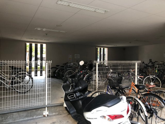 エス・キュート上本町イースト　BRAVI不動産のその他共用部分|【エス・キュート上本町イースト】駐輪場