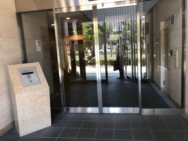 エス・キュート上本町イースト　BRAVI不動産のエントランス|【エス・キュート上本町イースト】清潔なエントランスです