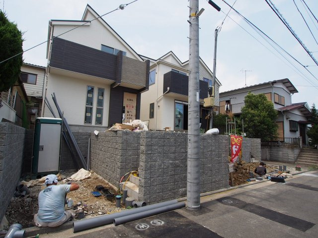 保土ヶ谷区新桜ヶ丘１丁目全２棟　新築戸建ての外観