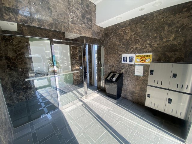 クイーンズ・コートのエントランス