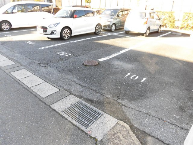 KUWA　HOUSEの駐車場