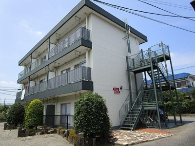 【外観】 | プルミエ | 通りから入った静かな立地です。