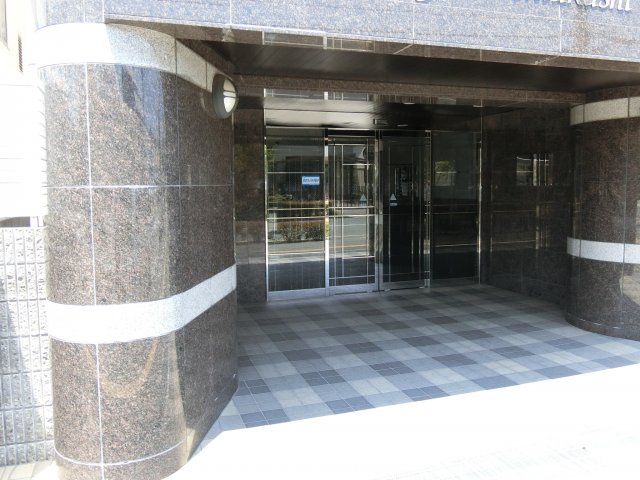 プレステージ西明石パークサイドのエントランス|格調高いエントランス　もちろんオートロック　宅配ボックス完備です