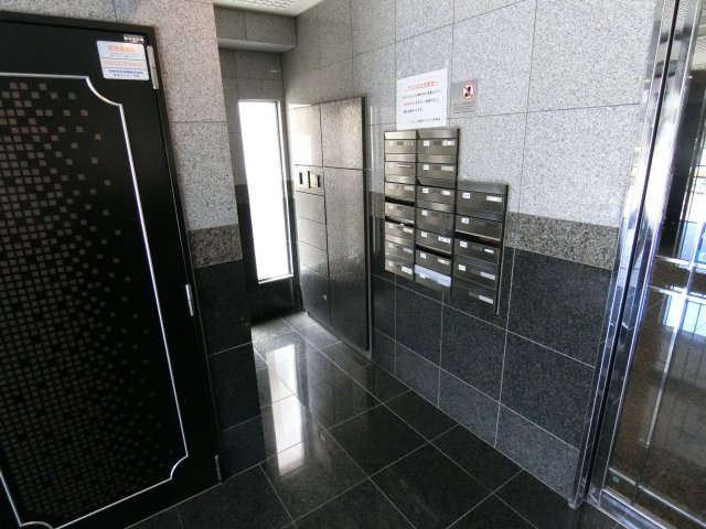 プレステージ西明石パークサイドのエントランス|集合ポスト　管理人室