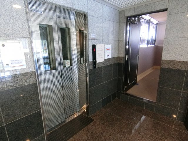 プレステージ西明石パークサイドのその他共用部分|エレベーター前