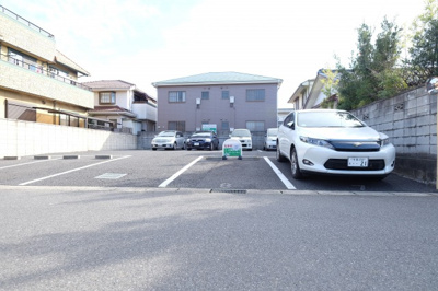 【駐車場】 | ヒルトップ駐車場 | アスファルト舗装の駐車場です