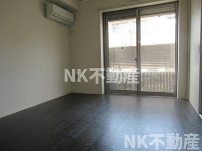 【居間・リビング】 | サン・メゾンC棟（東花園賃貸） | ゆったりとした居間です