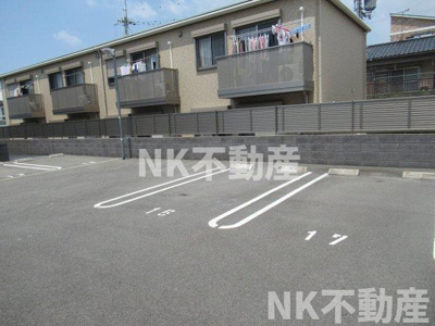 【駐車場】 | サン・メゾンC棟（東花園賃貸） | 車をお持ちの方に嬉しい駐車場付きの物件です