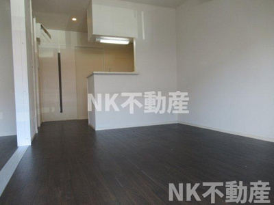 【居間・リビング】 | サン・メゾンC棟（東花園賃貸） | ゆったり過ごせる居間です