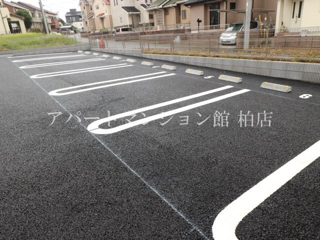 プリムローズの駐車場