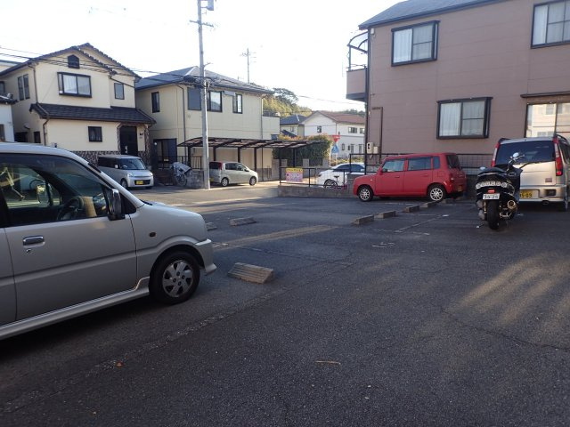 ローレルパレスの駐車場