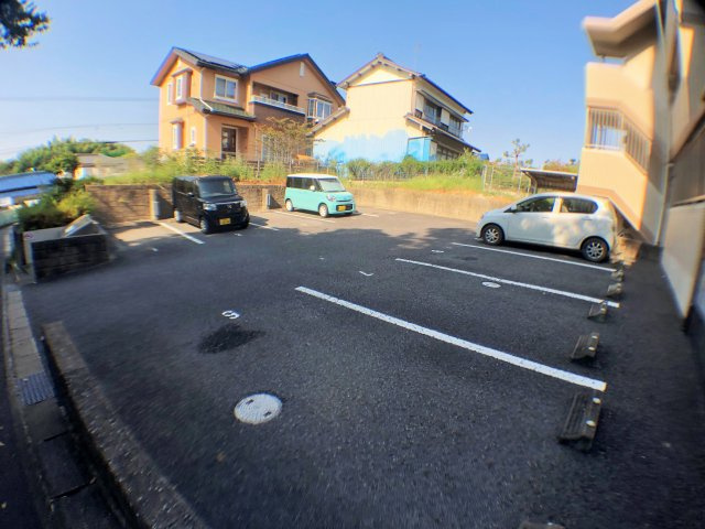 グランドソレイユの駐車場