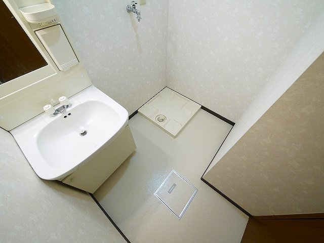 ミューム高円の洗面所|明るい洗面所です