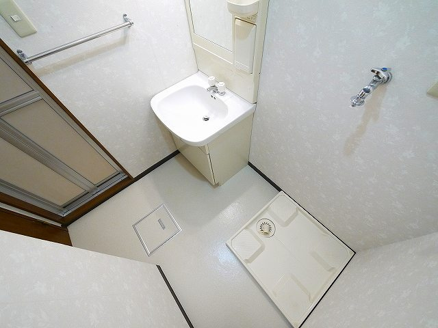 ミューム高円の洗面所|明るい洗面所です