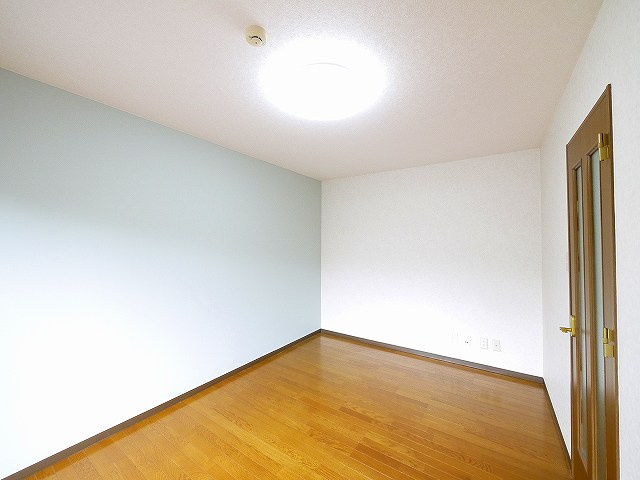 ミューム高円の洋室|広々とした洋室です