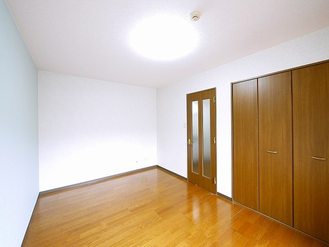 ミューム高円の寝室|広々とした洋室です