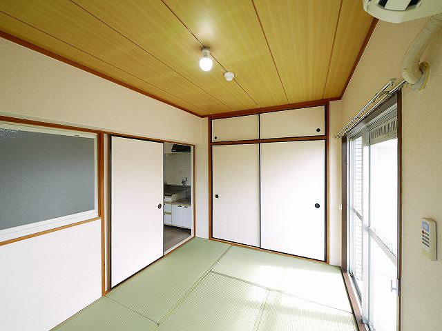 シティパレス学園前Part-1の和室|柔らかい畳が心地よい和室