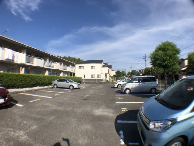 アーバン208の駐車場